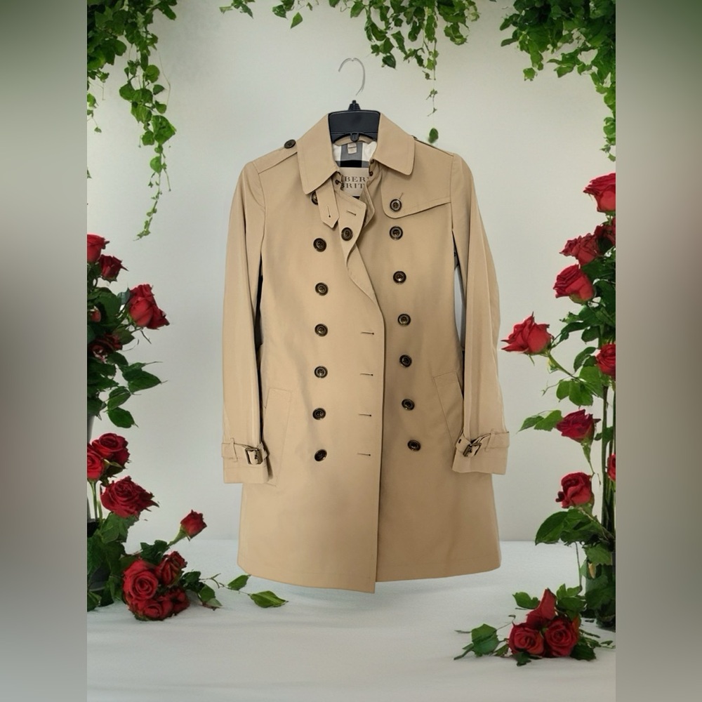 Like New Burberry Classic Tan Double-Breasted Trench Coat